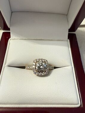 Ladies Halo Diamond Engagement Ring